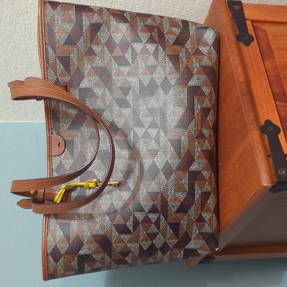 Fossil Tote